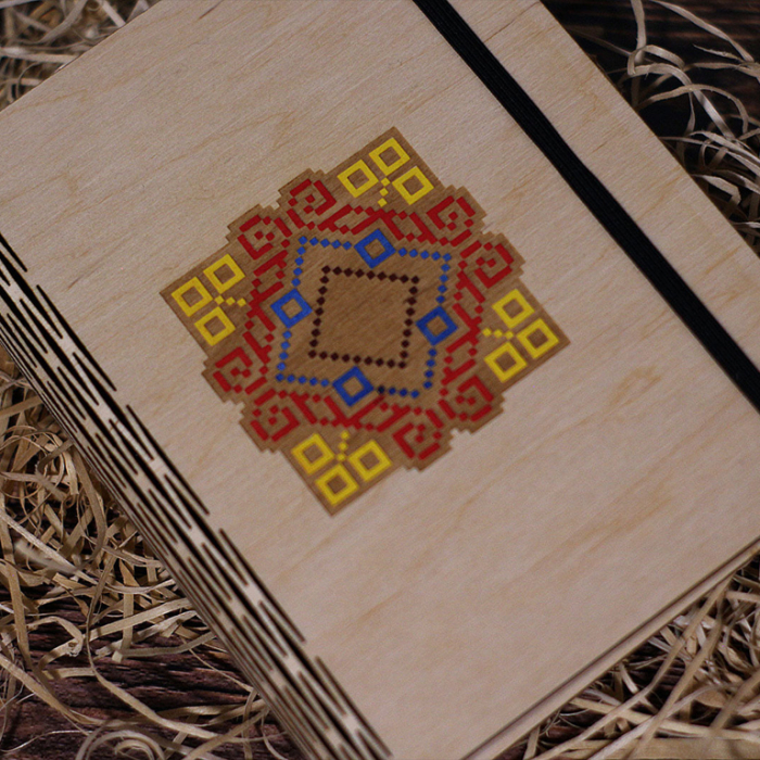 Agendă din lemn A6, motive traditionale, pictate manual - v5 [2]