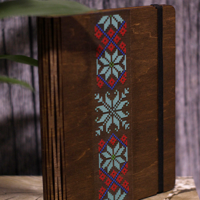 Agendă din lemn A6, motive traditionale, pictate manual - v5 [3]