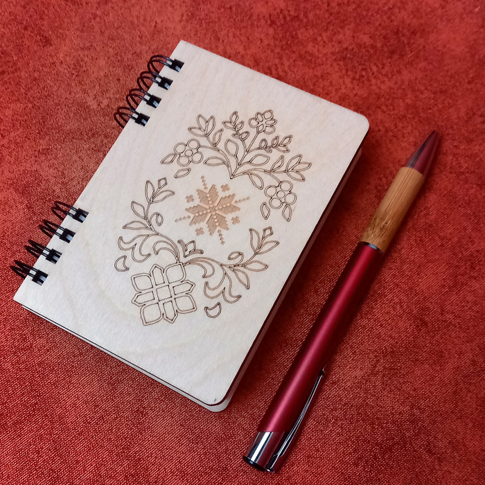 Agendă mini din lemn, motive traditionale [3]