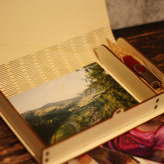 Cutie din lemn pentru fotografii 10 x 13 cm si stick USB [2]