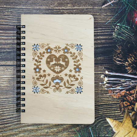 Agende din lemn - Agendă din lemn A6 spiralata, motive traditionale - v1