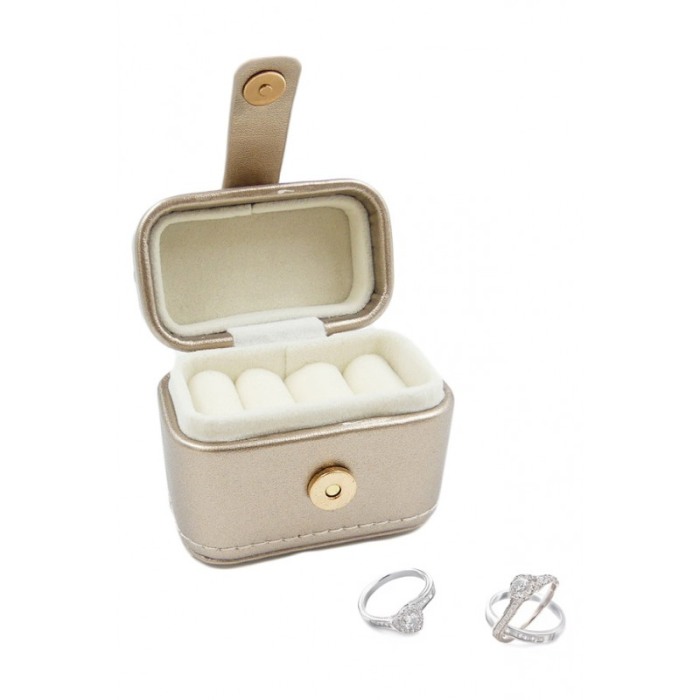 Cutiuta Sissy Rings, pentru transport inele, 4 spatii, piele ecologica, catarama aurie, 6x7x3 cm, bej metalizat, Doty®️ [5]