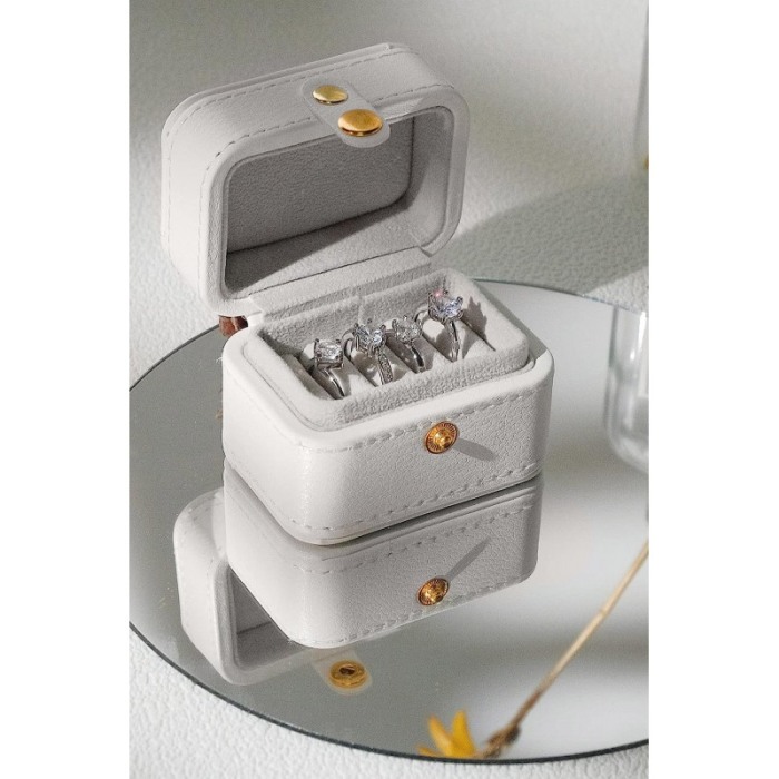 Cutiuta Sissy Rings, pentru transport inele, 4 spatii, piele ecologica, catarama aurie, eleganta, 6x7x3 cm, gri, Doty®️ [2]