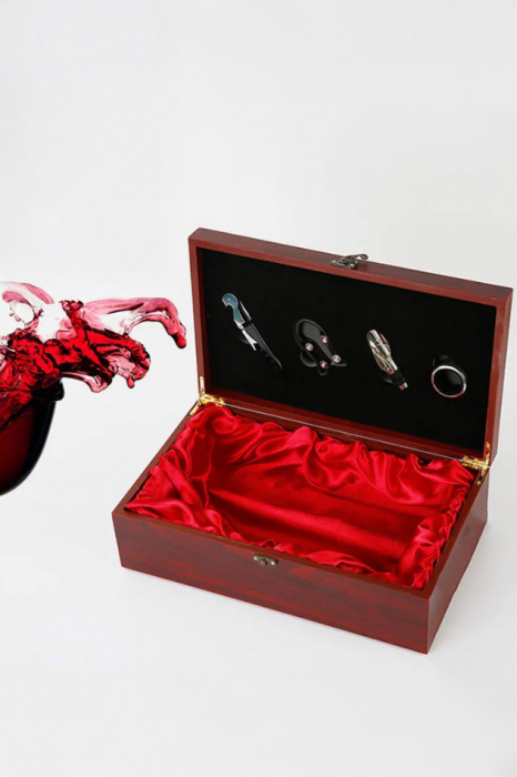 Set cadou elegant Wine Lover’s Gift Box Doty®, cutie din lemn rosu cires pentru 2 sticle de vin, tirbuson, inel, picurator cu dop inclus si taietor de sigiliu, interior satin, incuietoare metalica, 36 [7]