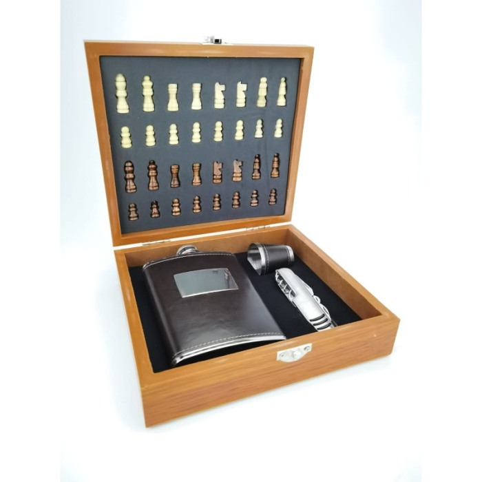 Set cutie eleganta cadou, joc de sah complet, plosca de 150 ml din inox si piele ecologica maro , pahar de shot si  briceag cu d [4]
