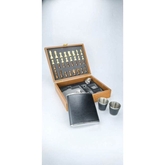 Set ,cutie eleganta cadou, joc de sah,plosca de 250 ml,piele ecologica neagra [3]
