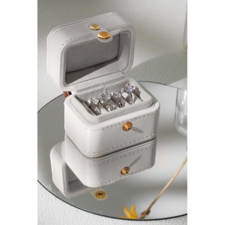 Cutiuta Sissy Rings, pentru transport inele, 4 spatii, piele ecologica, catarama aurie, eleganta, 6x7x3 cm, gri, Doty®️ [1]