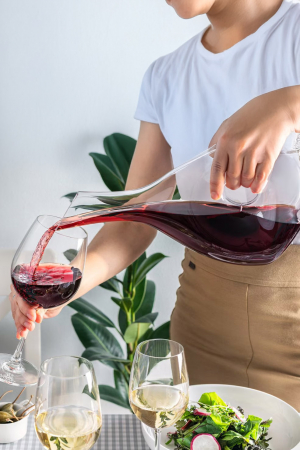 Cadouri unice - Decantor de vin Sommelier Wine Decanter Doty®, design elegant si practic, din sticla, transparent, varf curbat, ideal pentru servire, 1600 ml
