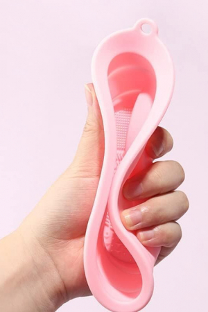 Dispozitiv manual de curatare pensule de machiaj BrushCleaner Basin Doty®, din silicon, cu 4 tipuri de striatii, tip cadita, portabil, pliabil, 15x10, roz pudra [4]