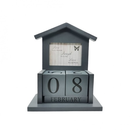 Obiect decorativ Little House, are calendar si mesaj inspirational inscripitionat, din lemn, 20x23x9 cm, gri, Doty®️ [1]