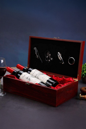 Cadouri unice - Set cadou elegant Wine Lover’s Gift Box Doty®, cutie din lemn rosu cires pentru 2 sticle de vin, tirbuson, inel, picurator cu dop inclus si taietor de sigiliu, interior satin, incuietoare metalica, 36