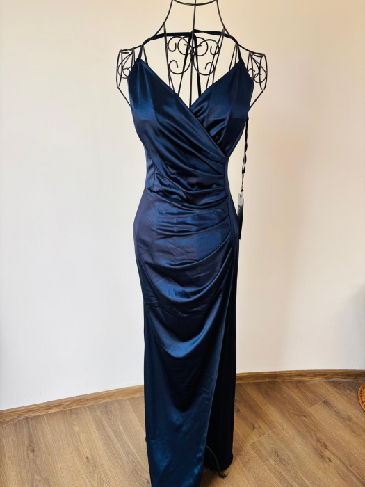 Rochie Maxilamelia – eleganță sublimă cu spatele gol și finisaj satinat [2]