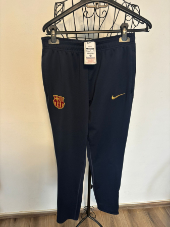 Blugi/Pantaloni - Pantaloni sport Nike marimea 38