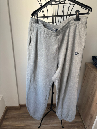 Blugi/Pantaloni - Pantaloni sport Nike marimea M