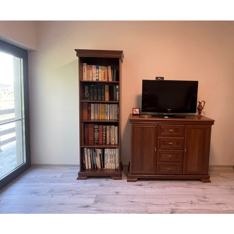 Comodă VM3 și raft VMR1 în locuința unui client