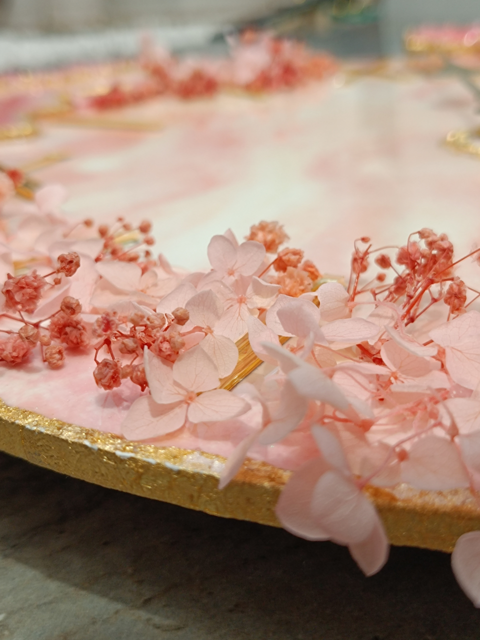 Ceas de perete handmade rasina epoxidica – Butterfly Asimetric Roz Pal, unicat 45 cm [7]