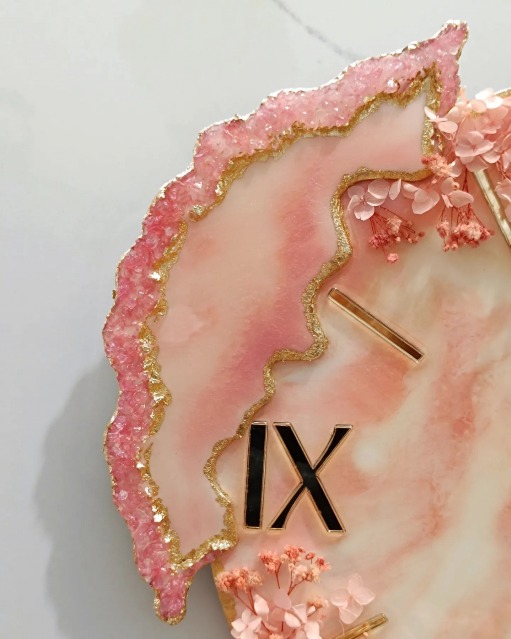 Ceas de perete handmade rasina epoxidica – Butterfly Asimetric Roz Pal, unicat 45 cm [2]