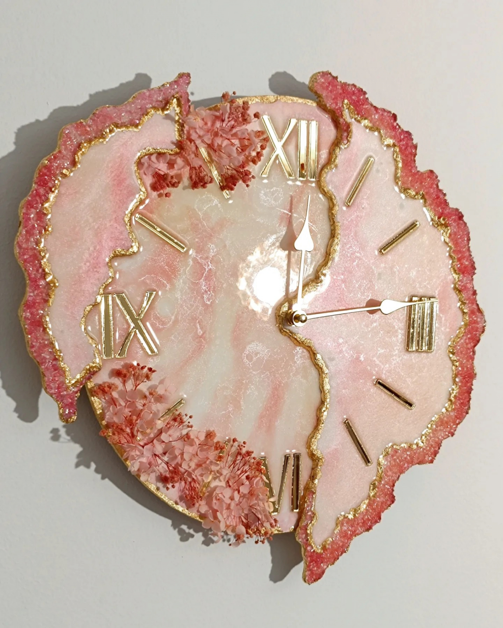 Ceas de perete handmade rasina epoxidica – Butterfly Asimetric Roz Pal, unicat 45 cm [4]
