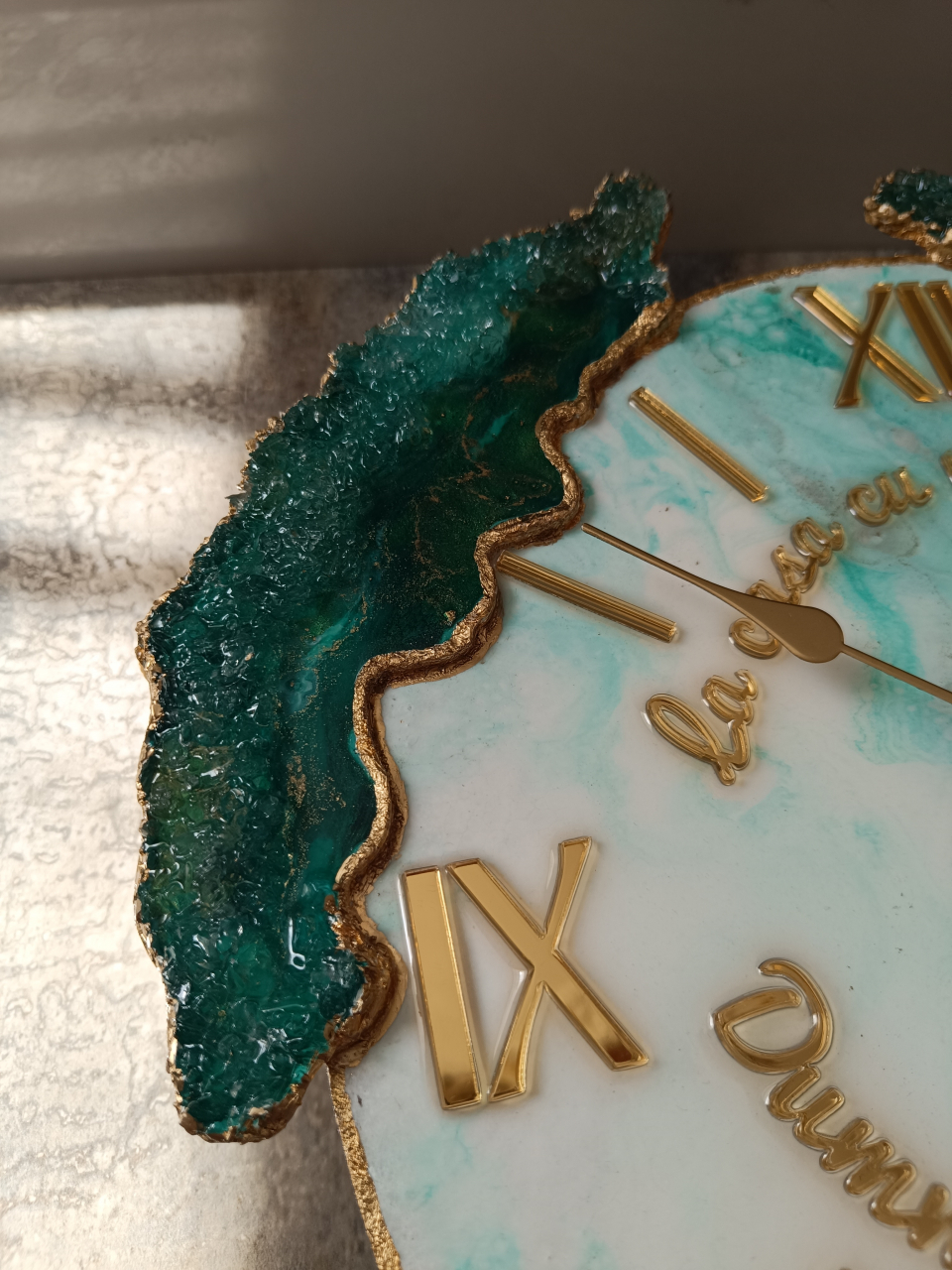 Ceas de perete handmade rasina epoxidica - Butterfly Asimetric Verde Smarald, unicat [4]