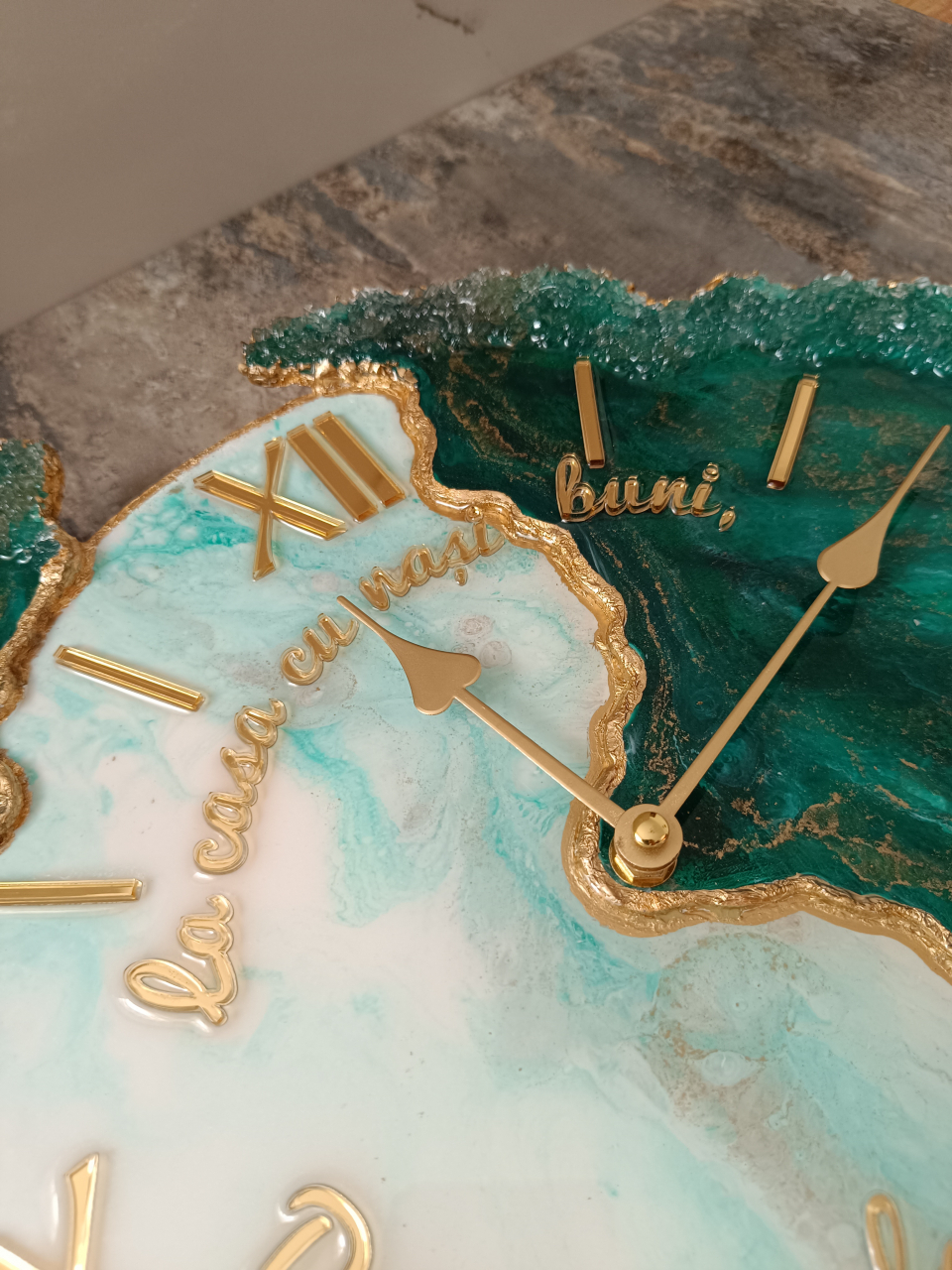 Ceas de perete handmade rasina epoxidica - Butterfly Asimetric Verde Smarald, unicat [5]