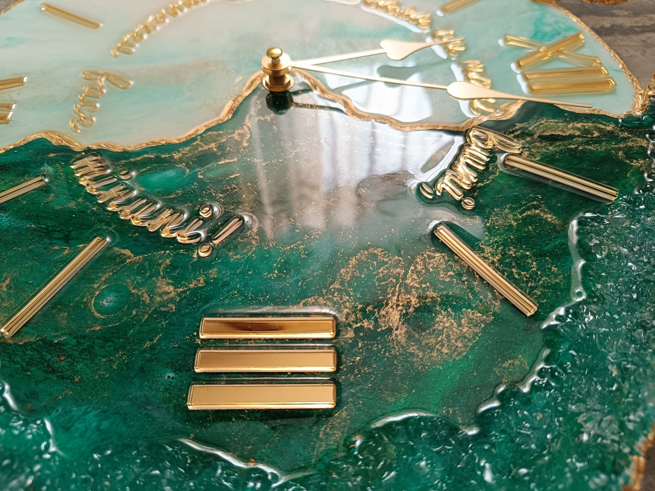 Ceas de perete handmade rasina epoxidica - Butterfly Asimetric Verde Smarald, unicat [11]