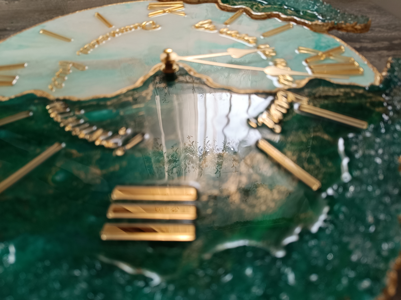 Ceas de perete handmade rasina epoxidica - Butterfly Asimetric Verde Smarald, unicat [13]