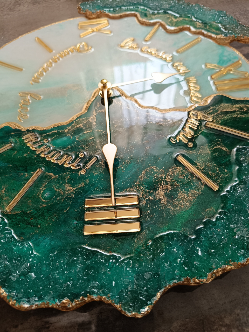 Ceas de perete handmade rasina epoxidica - Butterfly Asimetric Verde Smarald, unicat [2]