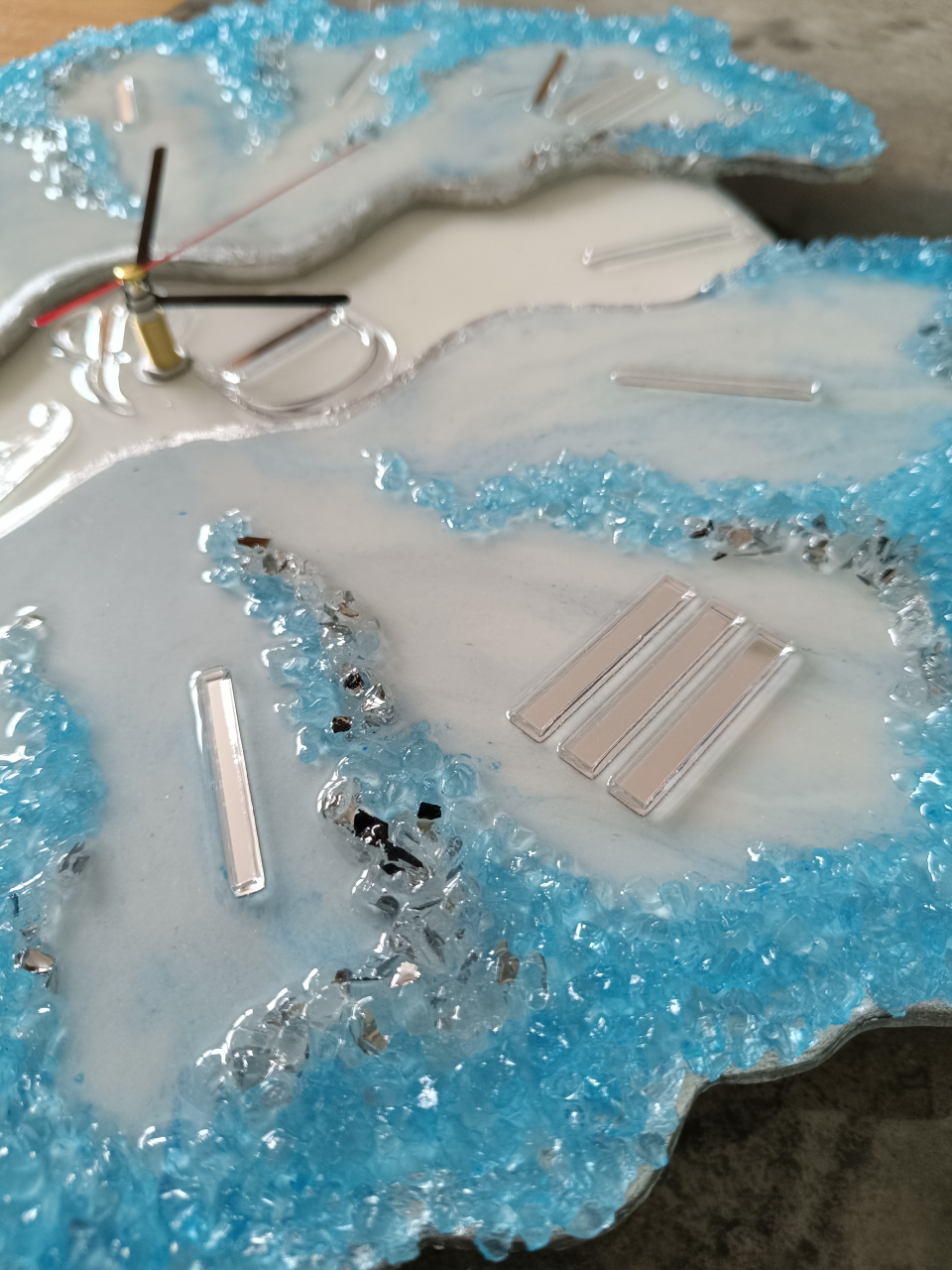 Ceas de perete handmade rasina epoxidica – Butterfly Simetric Bleu Ciel Diamond, unicat 55 cm [3]