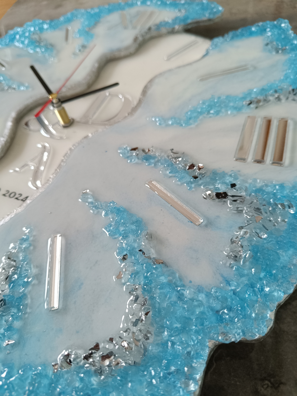 Ceas de perete handmade rasina epoxidica – Butterfly Simetric Bleu Ciel Diamond, unicat 55 cm [6]