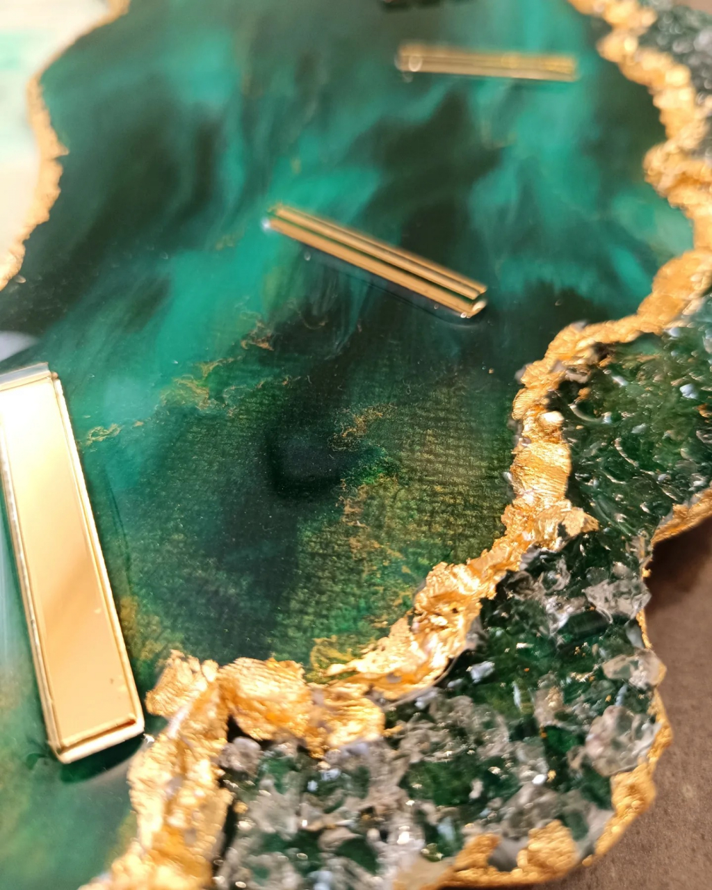 Ceas de perete handmade rasina epoxidica – Butterfly Simetric Smarald Auriu, unicat 55 cm [8]