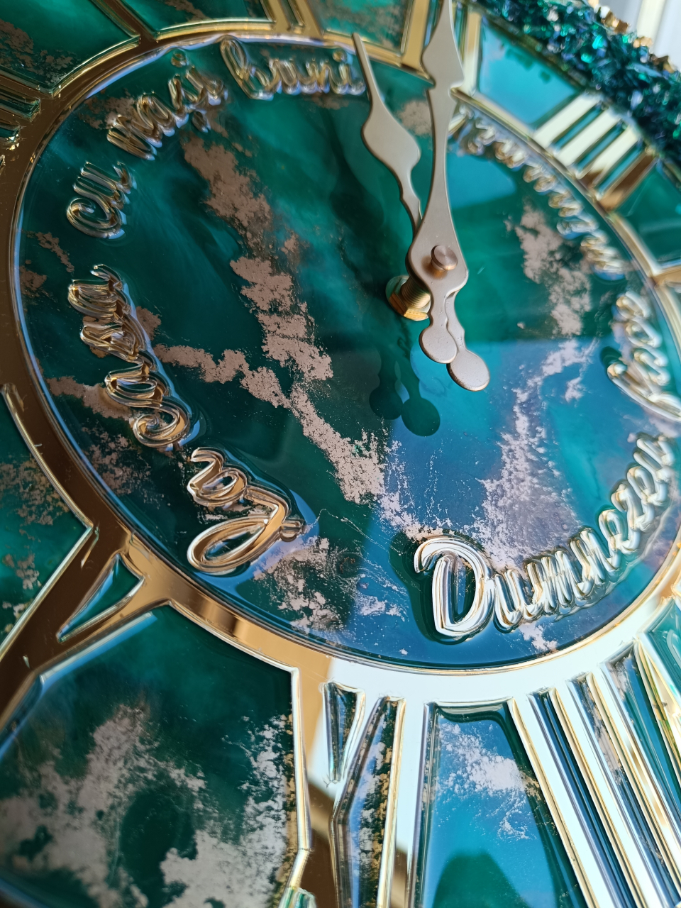 Ceas de perete handmade rasina epoxidica – Geode Marmorat Auriu Smarald, unicat 40–90 cm [8]