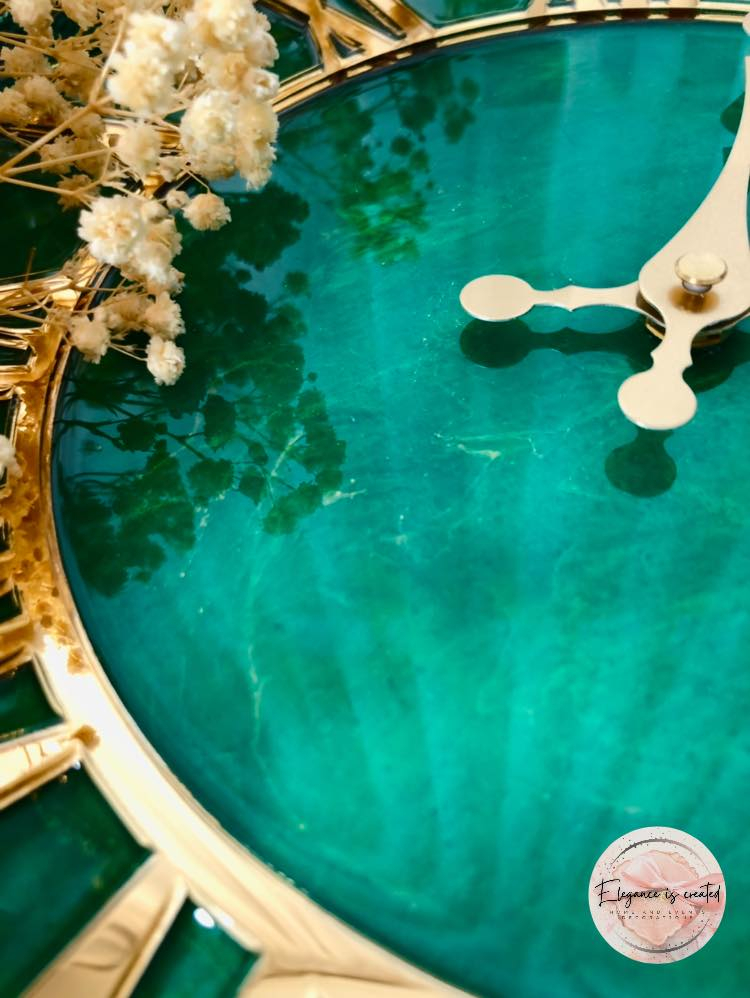 Ceas de perete handmade din rășină – Geode Monocrom Verde Smarald Auriu, unicat 40–90 cm [3]