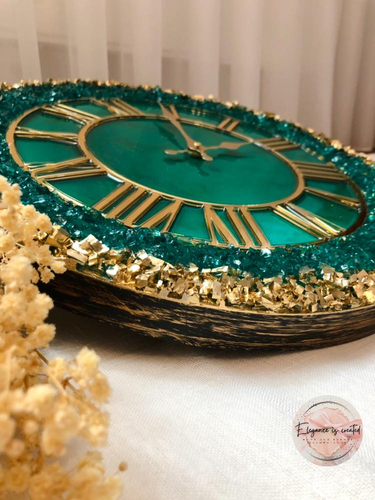 Ceas de perete handmade din rășină – Geode Monocrom Verde Smarald Auriu, unicat 40–90 cm [2]
