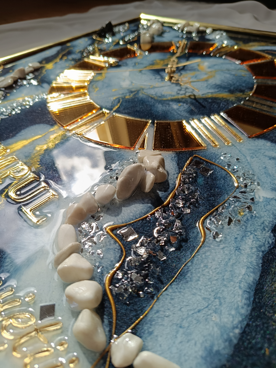 Ceas de perete handmade din rășină – Marbled Canvas Negru Auriu, unicat 30×40 / 50×70 cm [3]