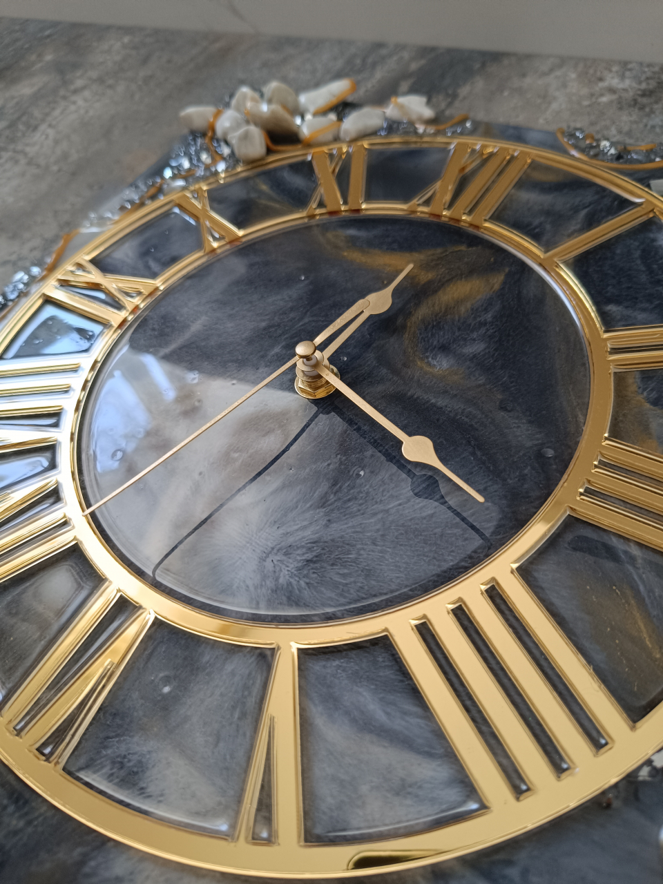 Ceas de perete handmade rasina epoxidica – Marbled Canvas Negru Auriu Stone, unicat [3]