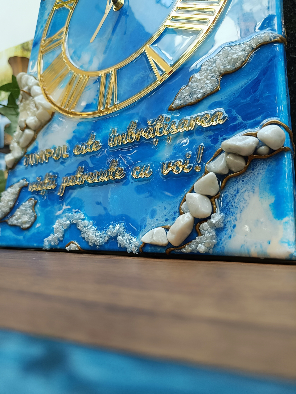 Ceas de perete handmade rășină epoxidică – Ocean Bleu Marin și Pietre Albe, unicat 30x40 / 50x70 cm [3]