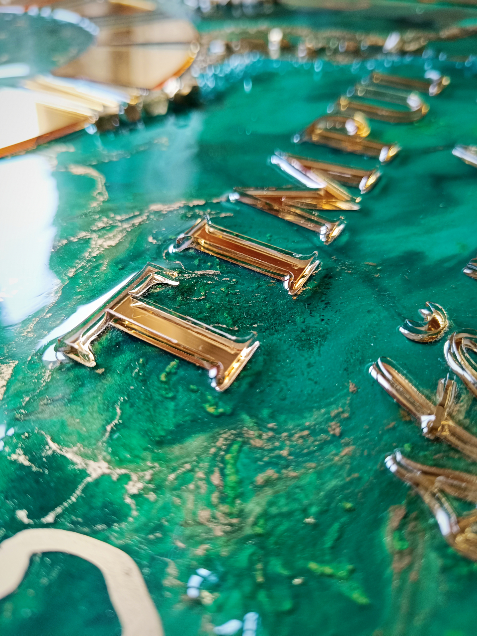 Ceas de perete handmade rasina epoxidica – Marbled Canvas Verde Smarald Nature, unicat 30x40 / 50x70 cm [3]