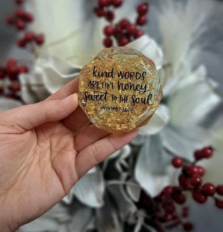 marturii-candy-din-rasina-cadou-personalizat-nunta-botez-7cm [11]