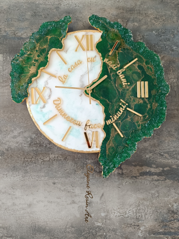 Ceas de perete handmade rasina epoxidica - Butterfly Asimetric Verde Smarald, unicat [11]