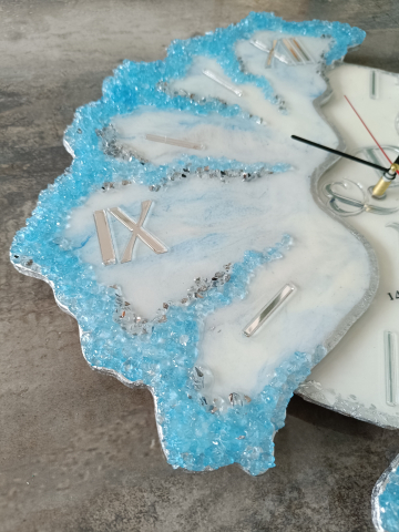 Ceas de perete handmade rasina epoxidica – Butterfly Simetric Bleu Ciel Diamond, unicat 55 cm [1]