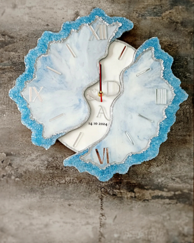 Butterfly Simetric - Ceas de perete handmade rasina epoxidica – Butterfly Simetric Bleu Ciel Diamond, unicat 55 cm