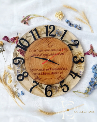 Kairos – Ceas de perete din lemn masiv și rășină epoxidică handmade personalizat