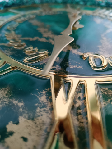 Ceas de perete handmade rasina epoxidica – Geode Marmorat Auriu Smarald, unicat 40–90 cm [8]