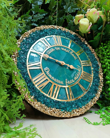 Ceas de perete handmade din rășină – Geode Monocrom Verde Smarald Auriu, unicat 40–90 cm [4]