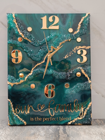 Marbled Canvas - Ceas de perete handmade rășină epoxidică – Marbled Canvas Verde Smarald Auriu, unicat 30×40 / 50×70 cm