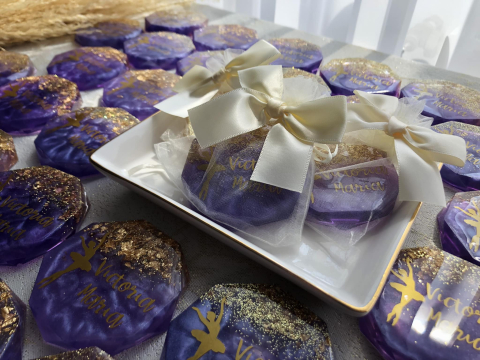 marturii-candy-din-rasina-cadou-personalizat-nunta-botez-7cm [2]