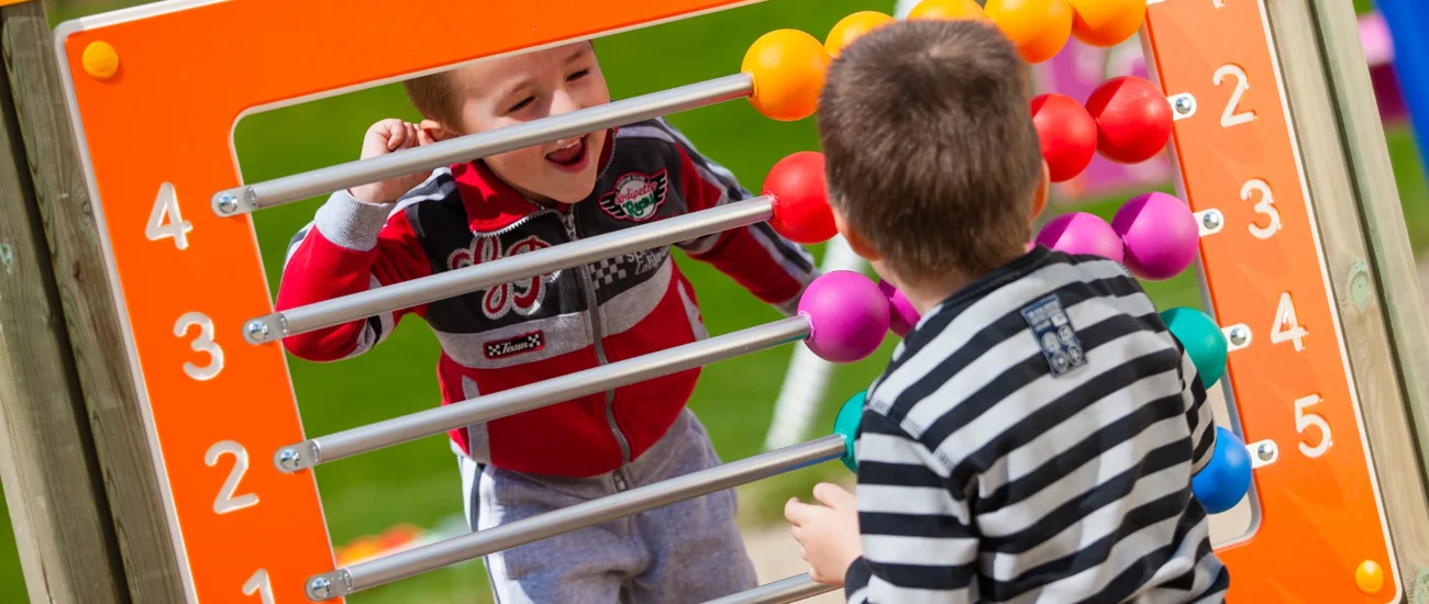 LOCURI DE JOACA SIGURE SI DURABILE