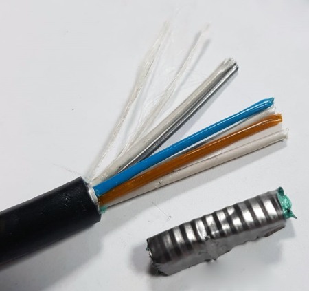 Cabluri - Cablu fibra optica aeriana Datamaxx GYXTW Single tube 4 fire Single Mode 8 mm diametru 3.0KN