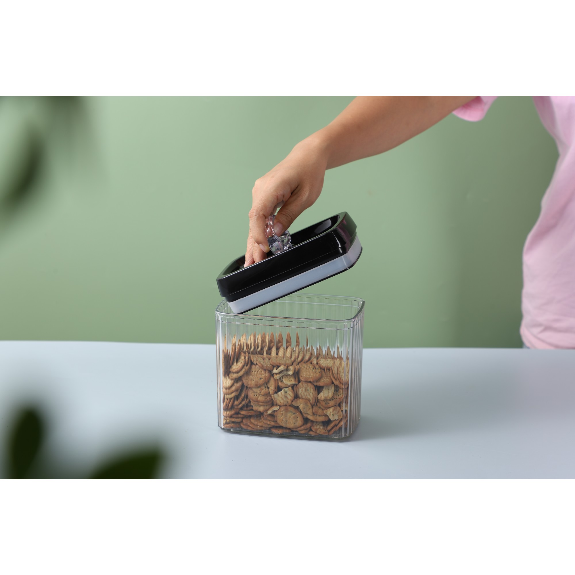 Recipient din Plastic, pentru Alimente/Obiecte, Inchidere Ermetica, Textura Ondulata, 15 x 10 x 15.5 cm, 1.5 l, Transparent [3]