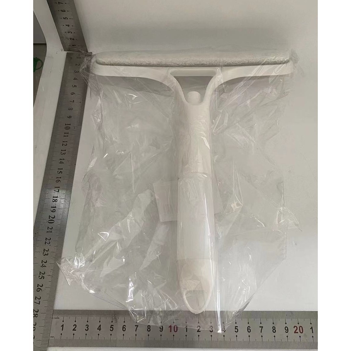 Racleta de Curatare 3 in 1, Multifunctional, Pentru Casa si Masina, Pulverizator de Spray, Racleta din Silicon si Burete, 21.5 x 25.7 cm, Alb [1]